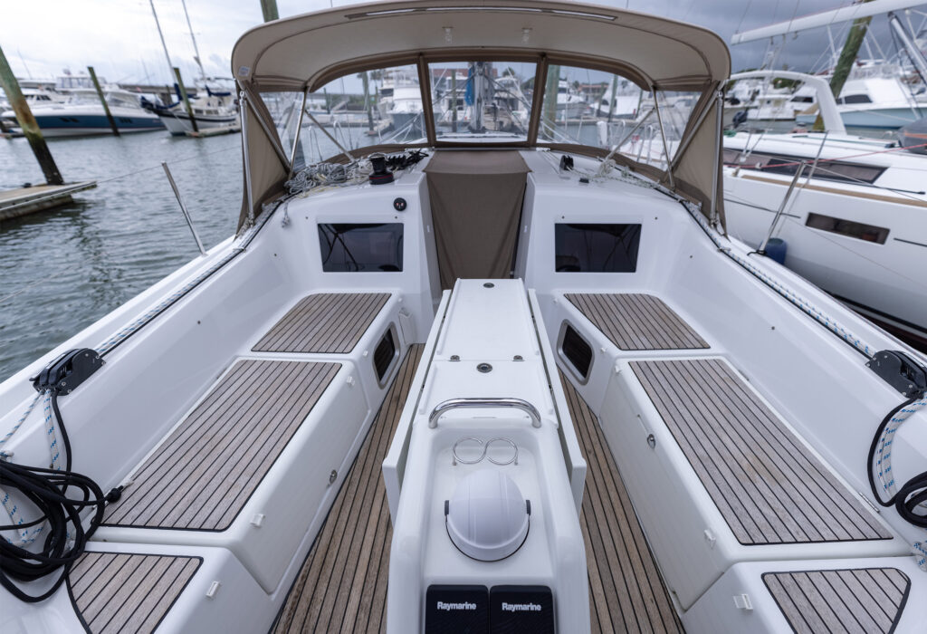 Cockpit-2020-Jeanneau-410-All-Points-Yacht-Sales-904-501-1532