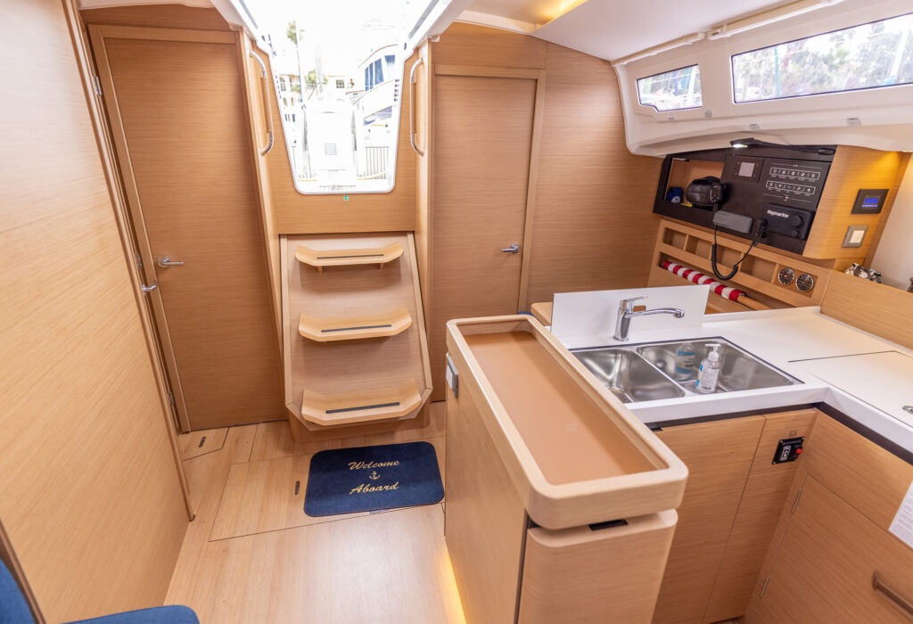 Galley-looking-aft-2020-Jeanneau-410-All-Points-Yacht-Sales-904-501-1532