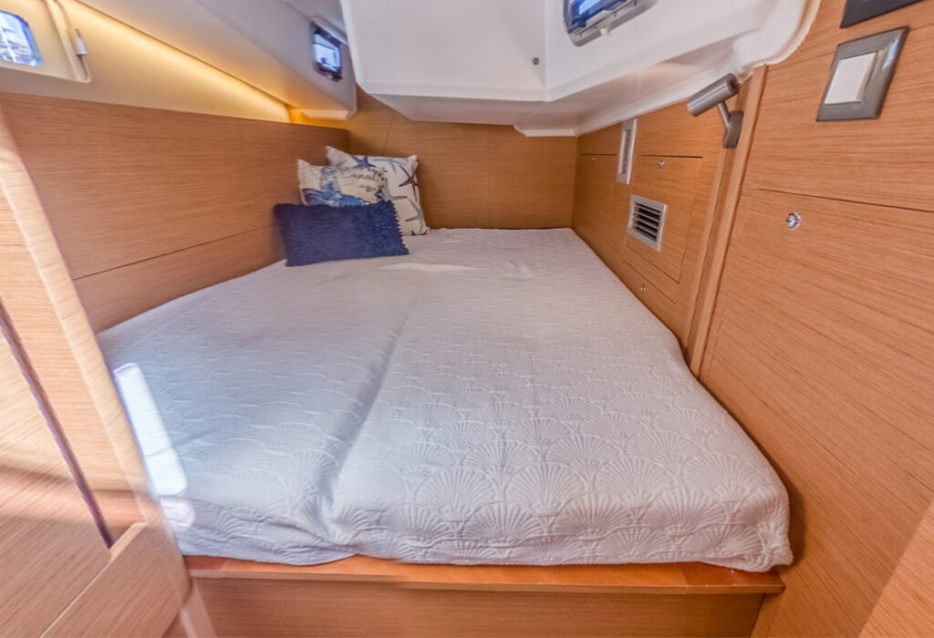 Port-aft-cabin-2020-Jeanneau-410-All-Points-Yacht-Sales-904-501-1532