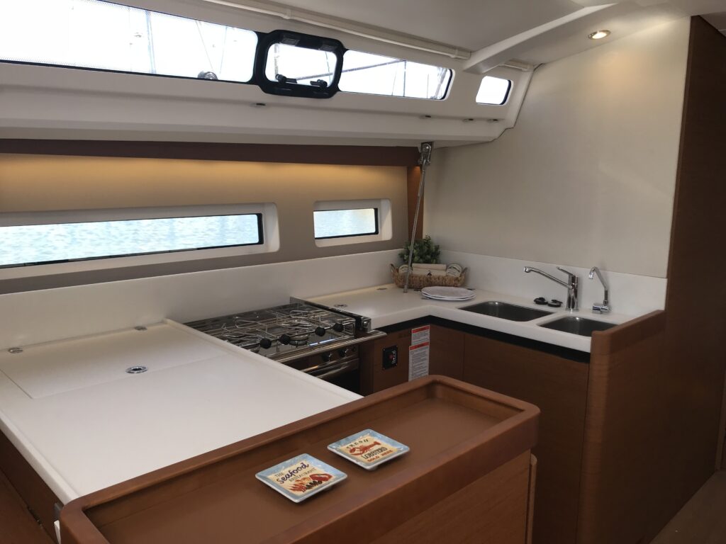 2019 Jeanneau 440 -