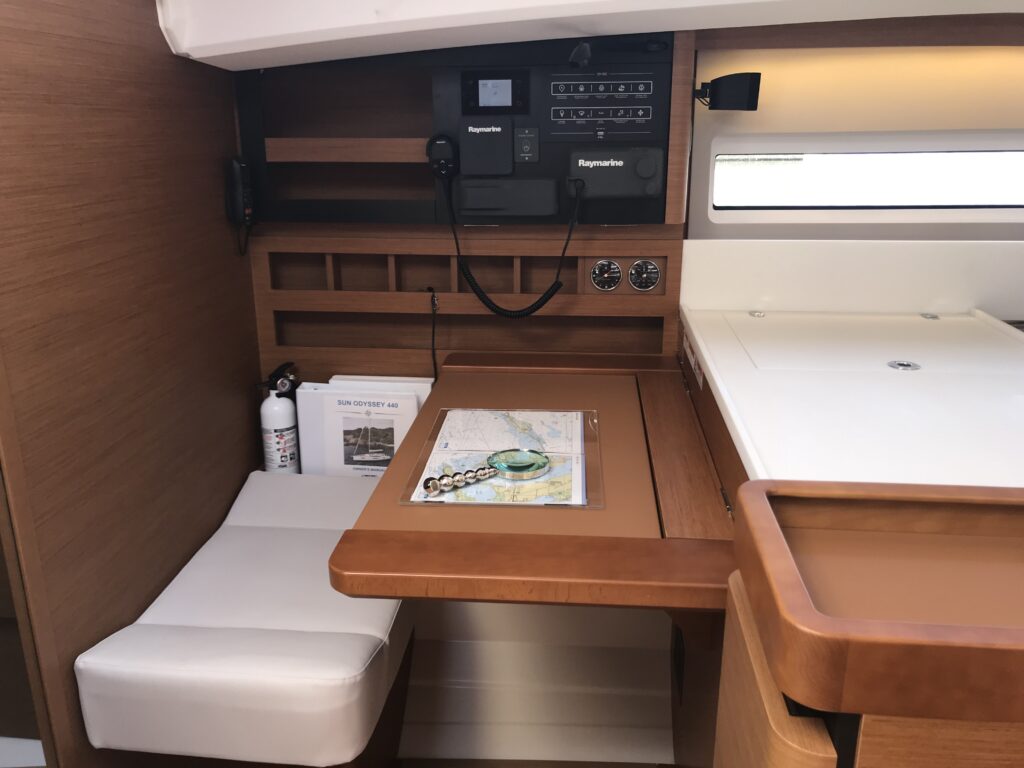 2019 Jeanneau 440 -