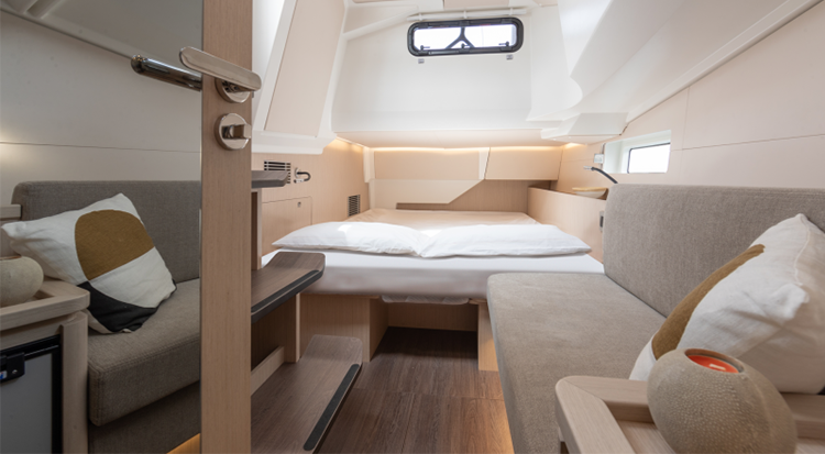 JEANNEAU YACHT 55 VIP CABIN