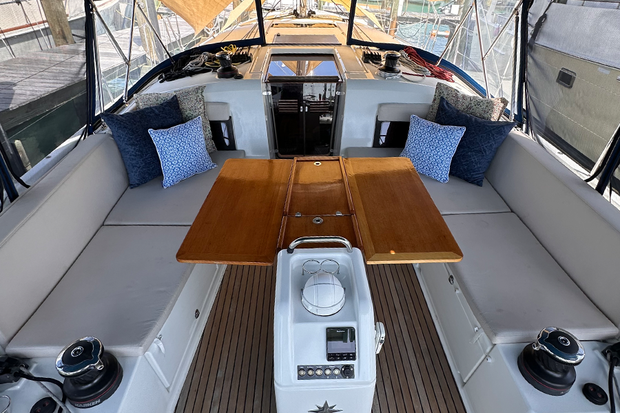 Cockpit Center Forward